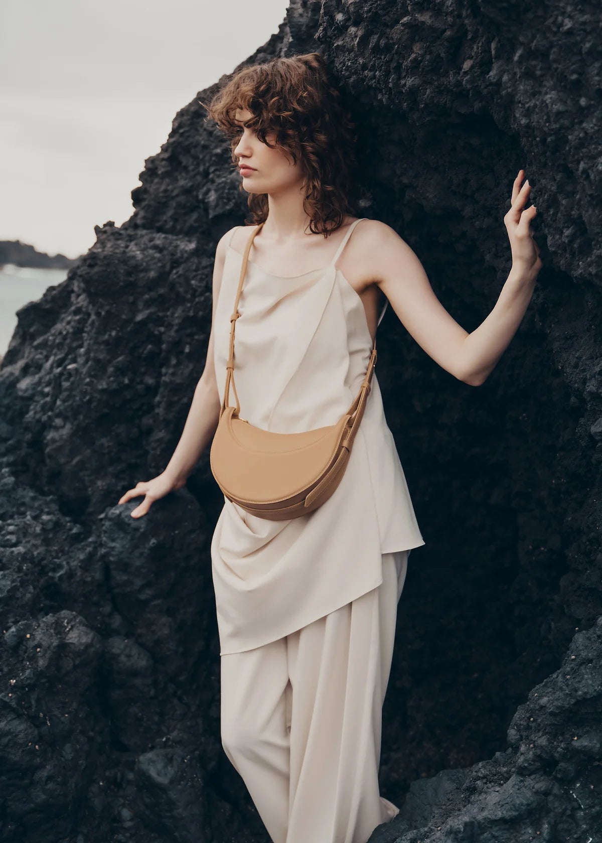 Numéro Dix Curve Bag - Beige