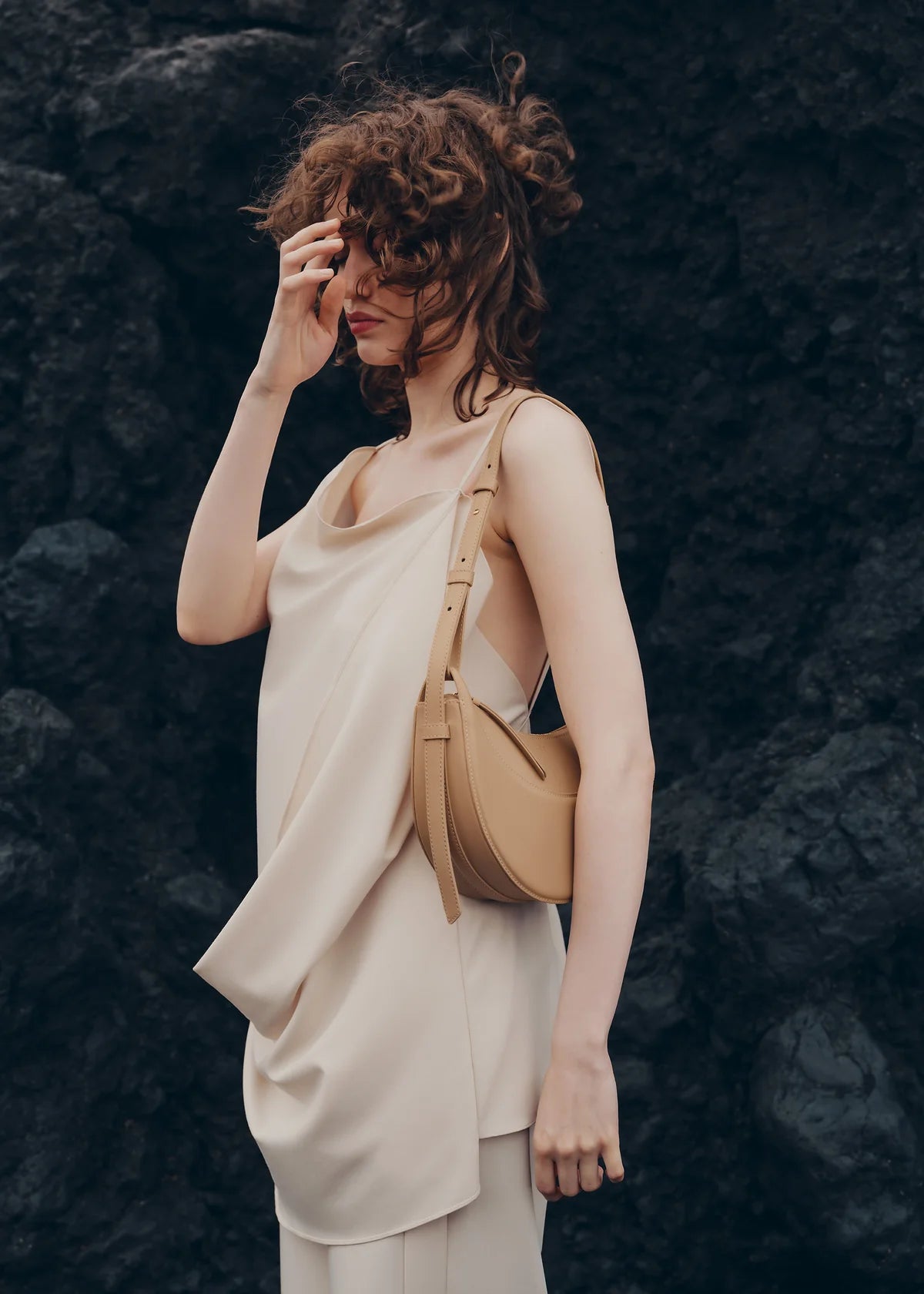 Numéro Dix Curve Bag - Beige