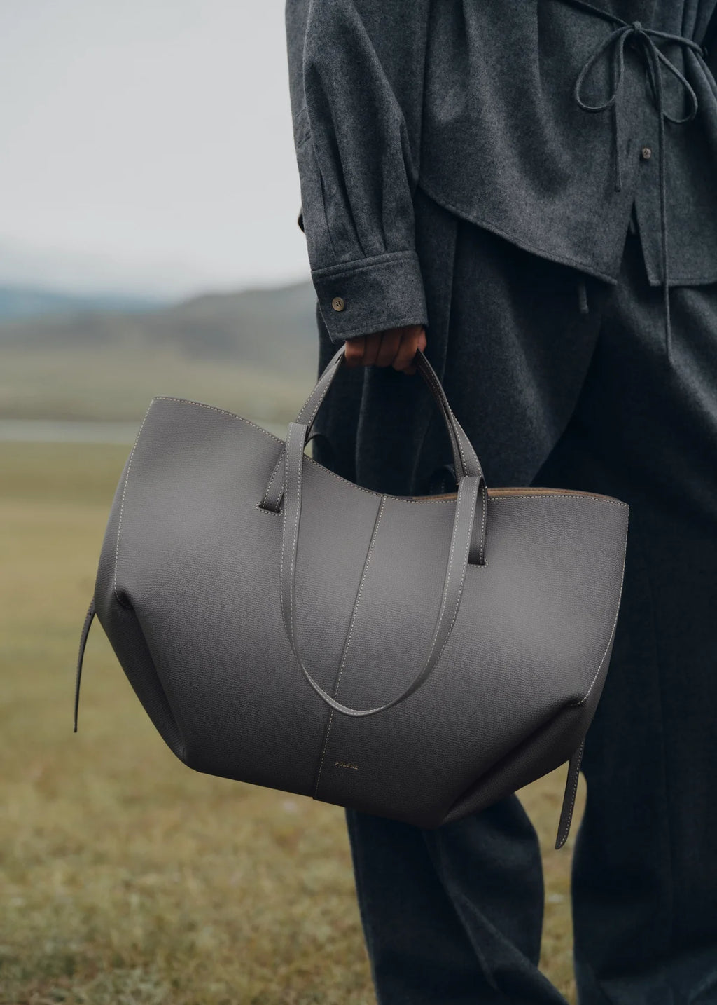 Cyme Carryall –  Gray