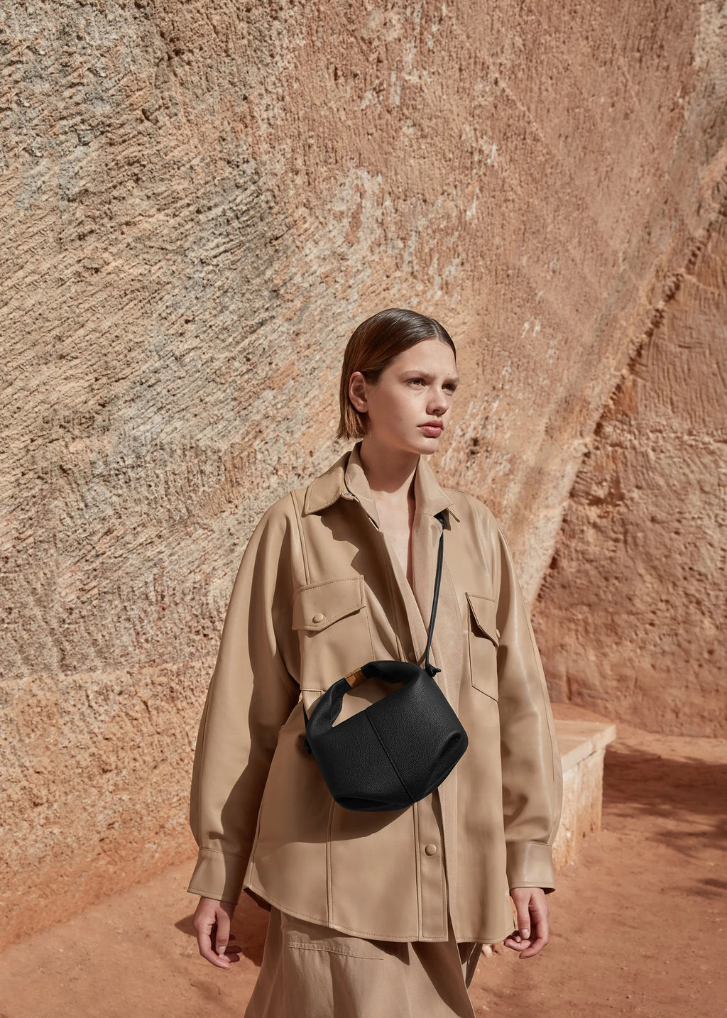 Béri Sculpted Bag - Black