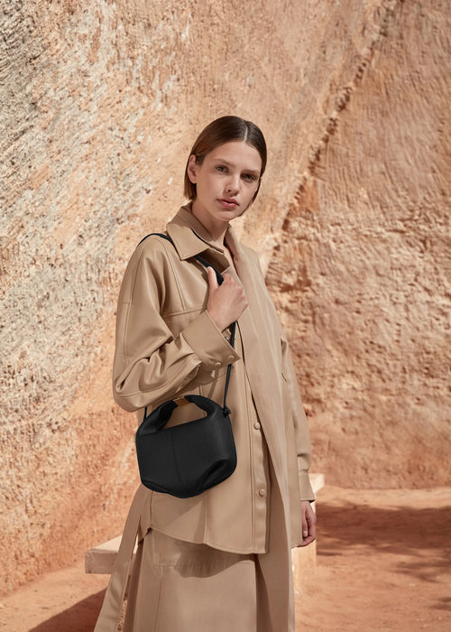 Béri Sculpted Bag - Black