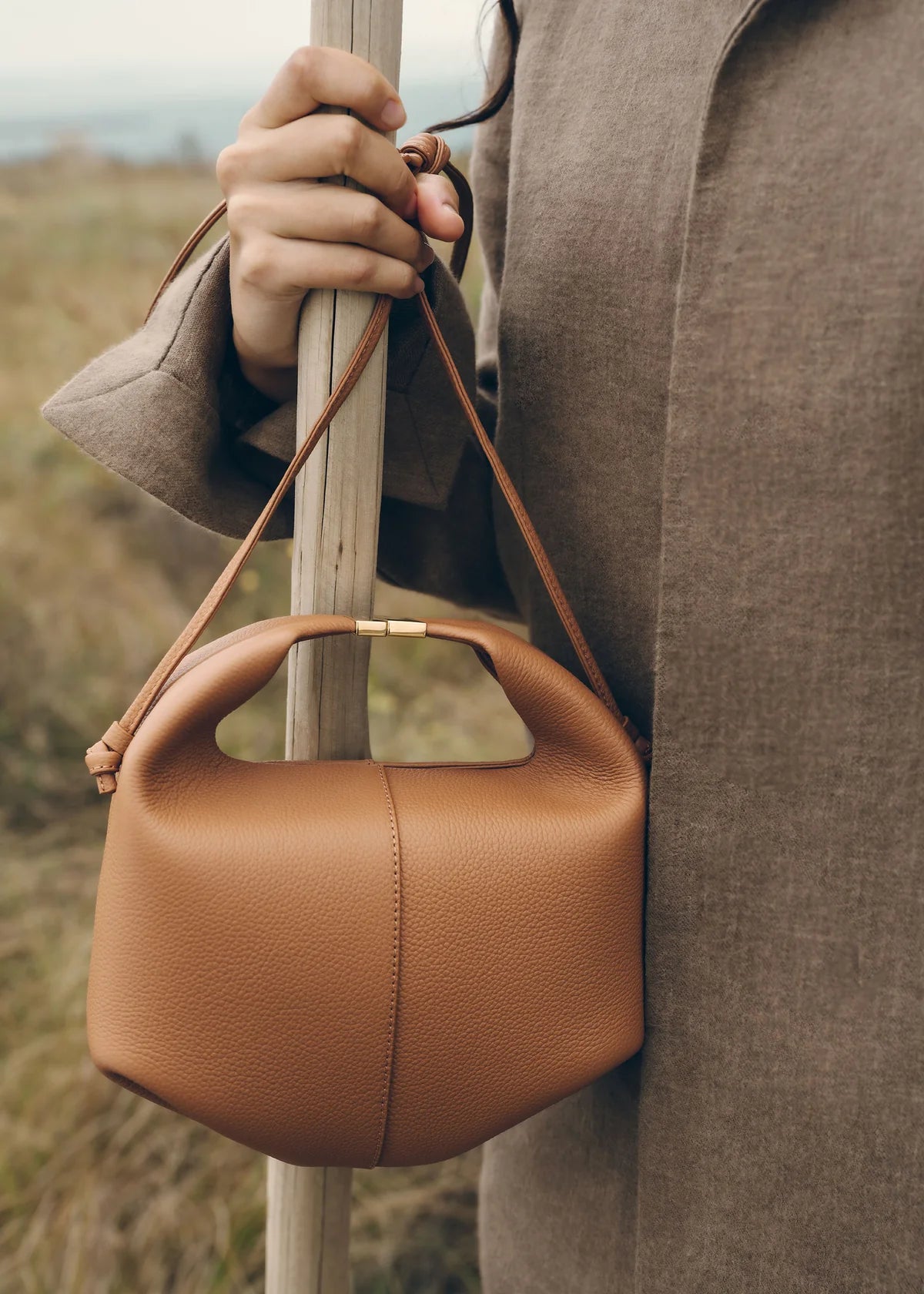 Béri Sculpted Bag - Camel