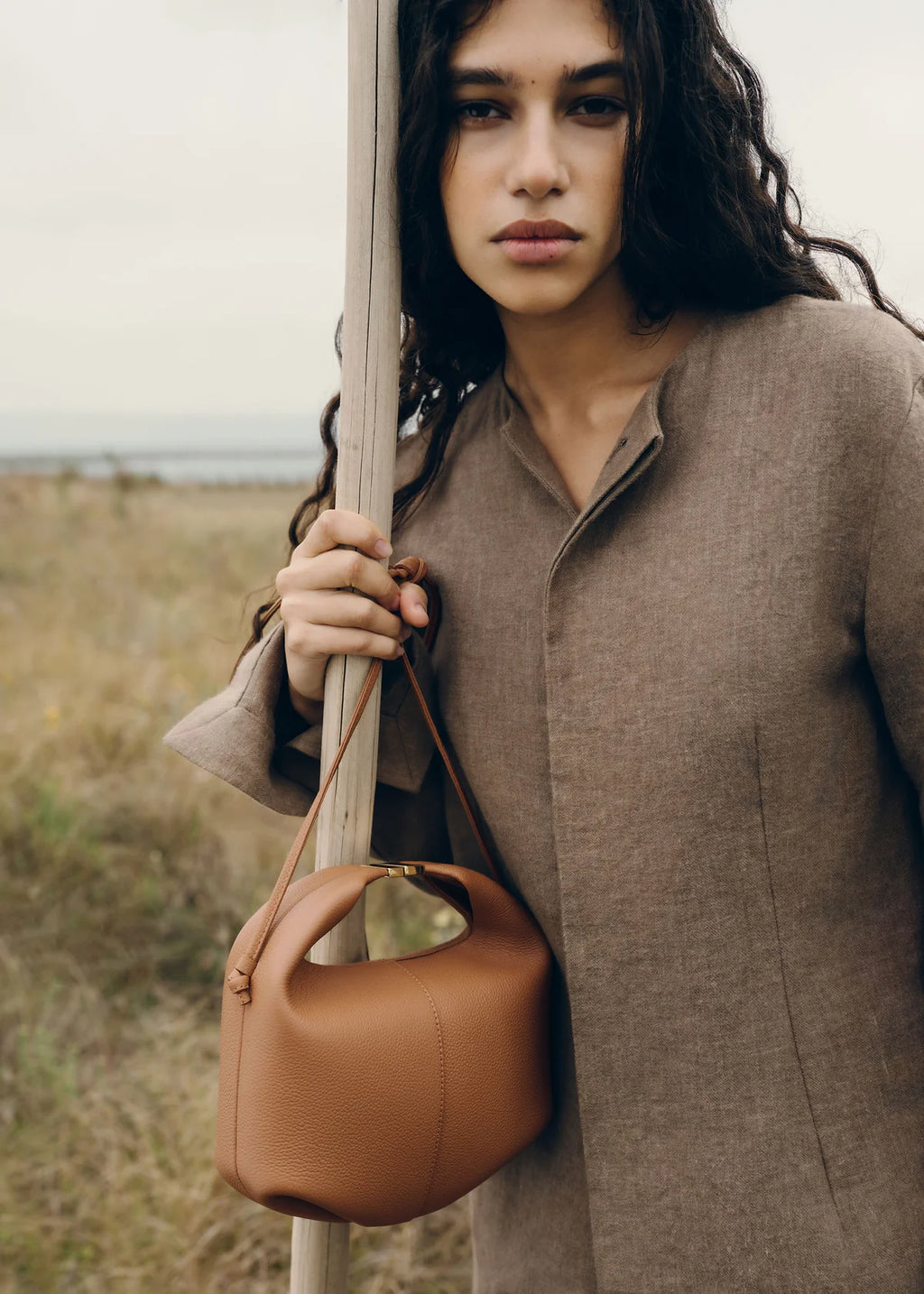 Béri Sculpted Bag - Camel